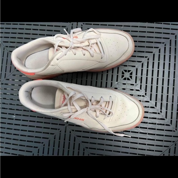 Reebok women’s royal tech coral size 9 - Picture 3 of 4
